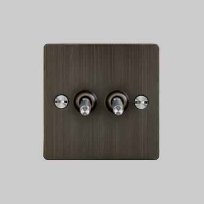 Interrupteur à bascule Buster + Punch en bronze fumé 2G