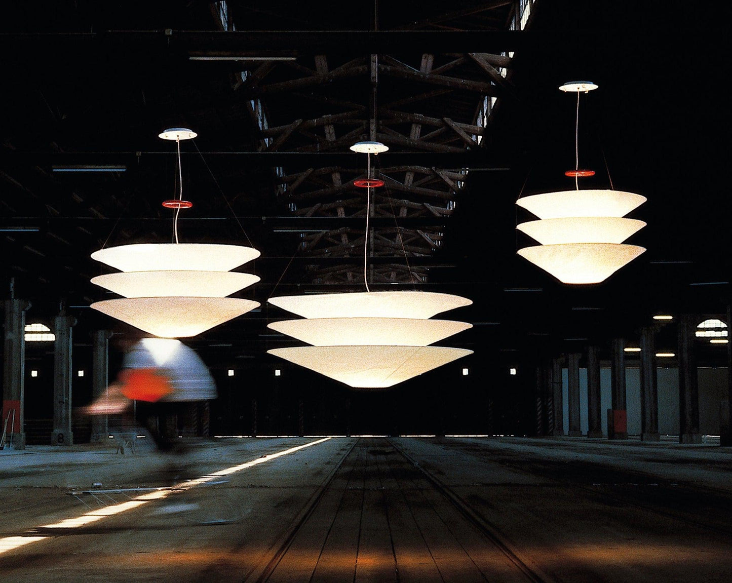 Suspension lumineuse flottante Ingo Maurer