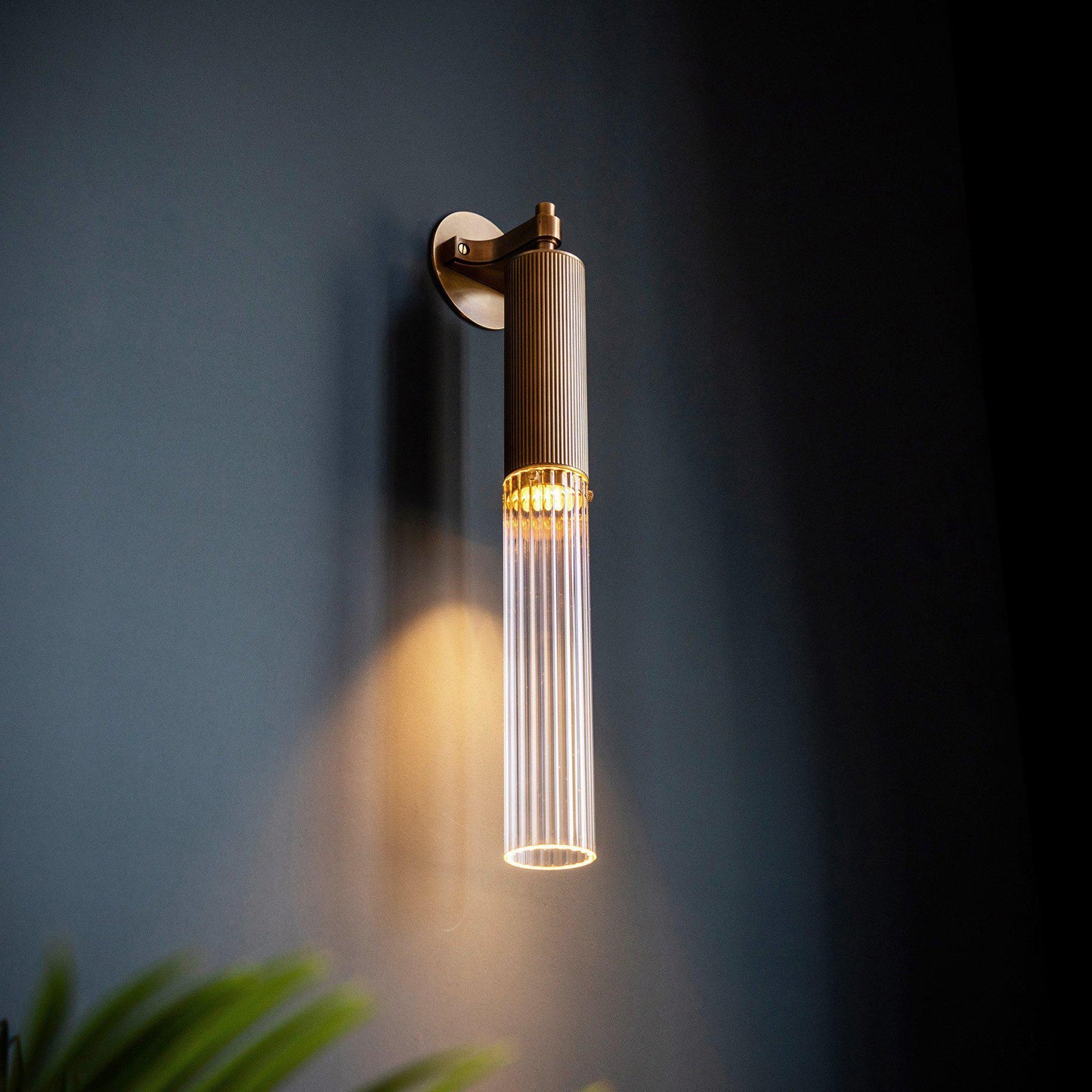 Applique murale Flume de J. Adams &amp; Co