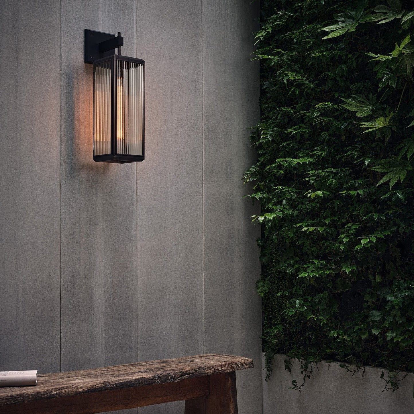 Applique murale lanterne lilas J. Adams &amp; Co