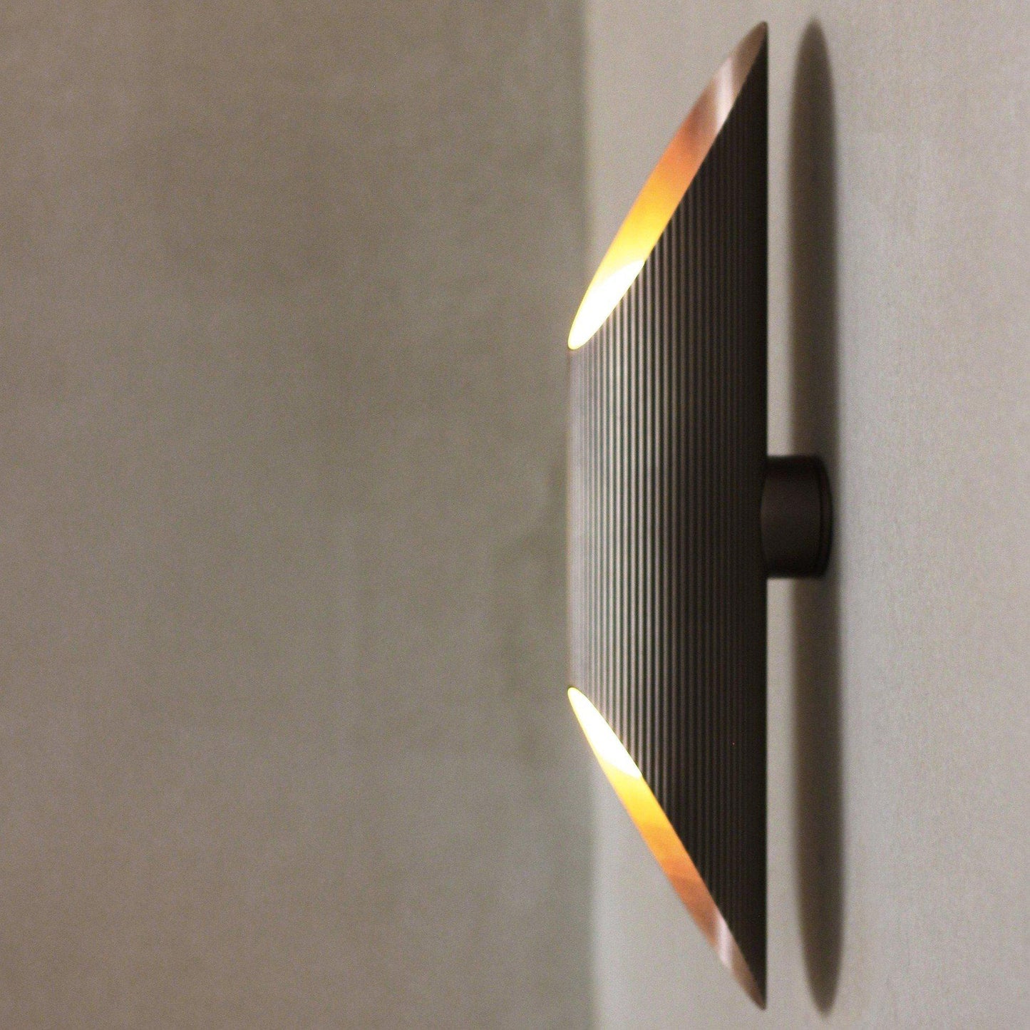 Applique murale Vector de J. Adams &amp; Co