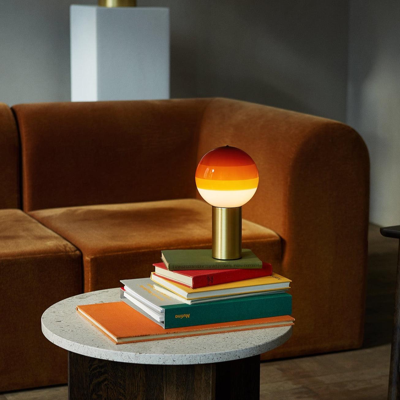 Lampe de table Marset à éclairage plongeant