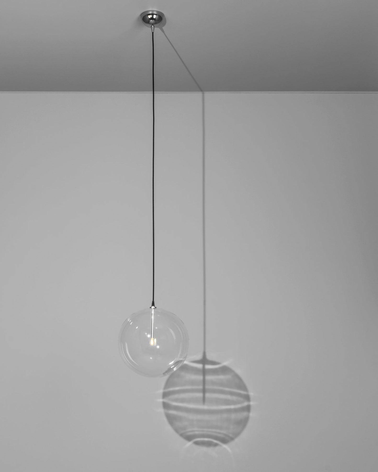 Suspension globe en verre Schwung