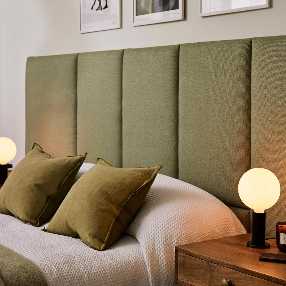 Lampe de table Tala Knuckle en chêne noirci