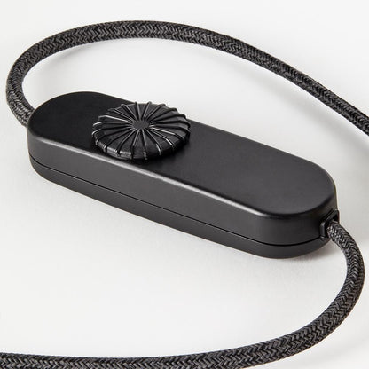 Lampe de table Tala Knuckle en noyer