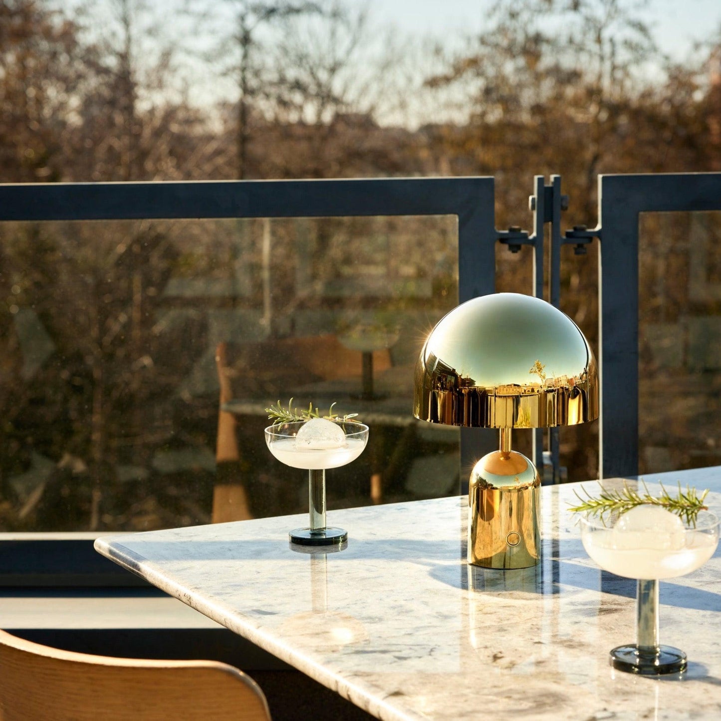 Lampe de table portable Tom Dixon Bell