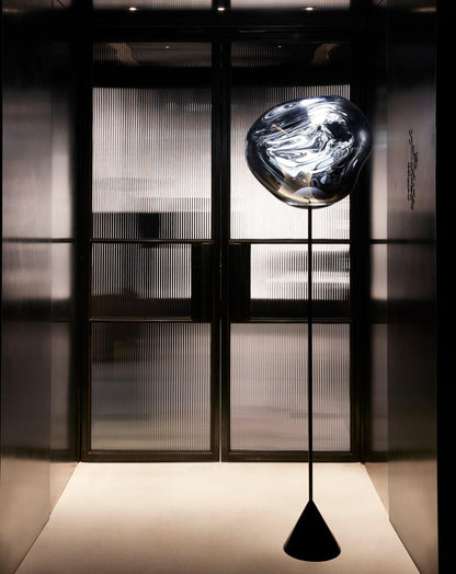 Lampadaire mince Melt Cone de Tom Dixon