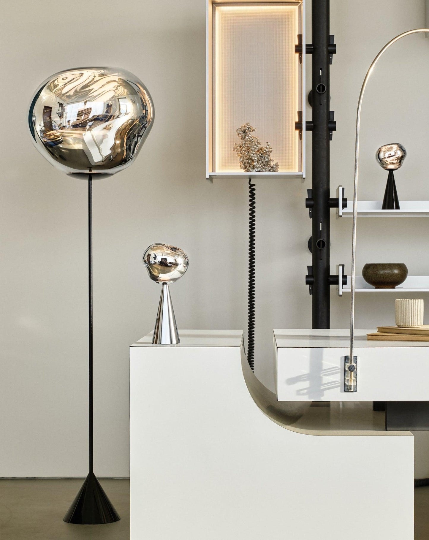 Lampadaire mince Melt Cone de Tom Dixon