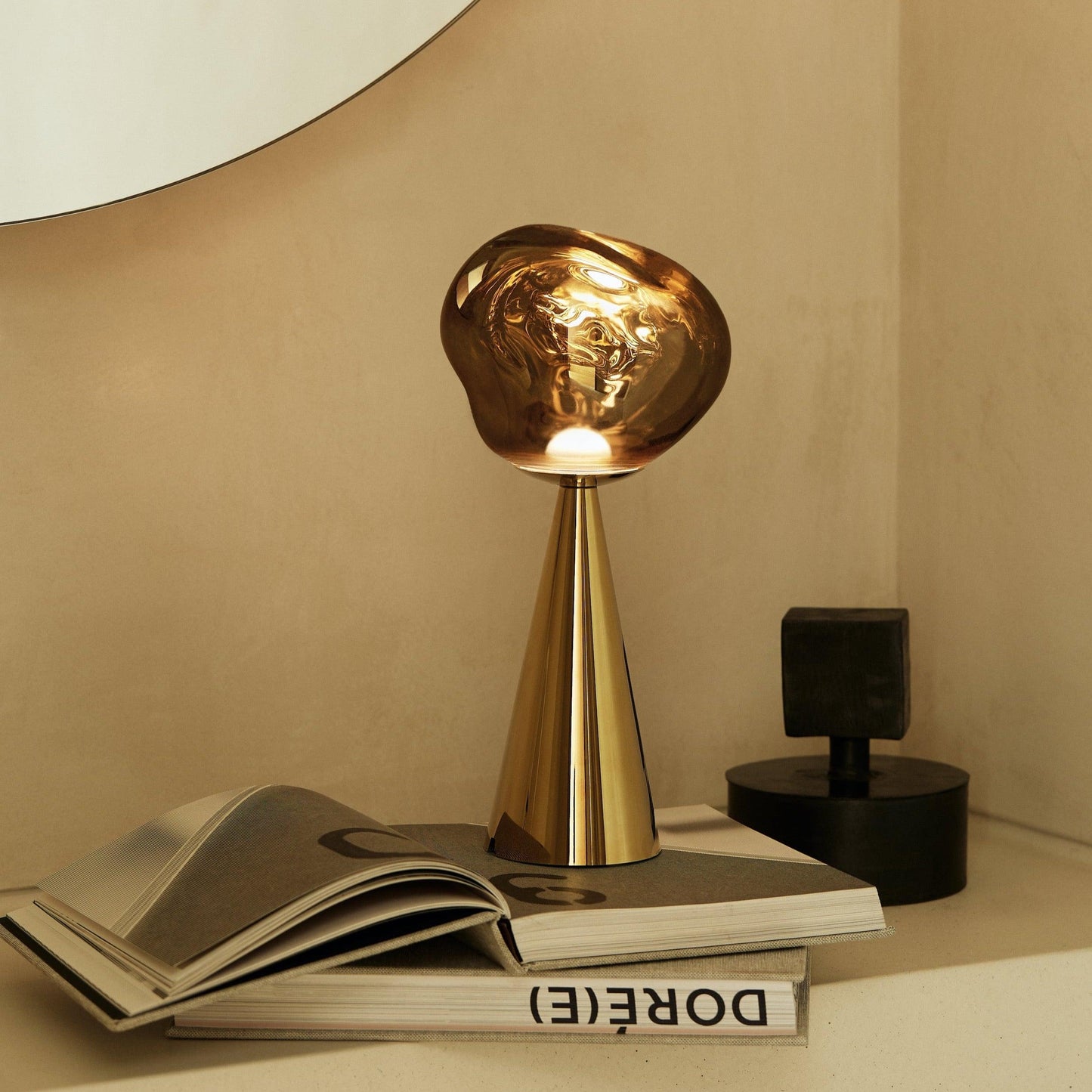 Lampe de table portable Tom Dixon Melt dorée