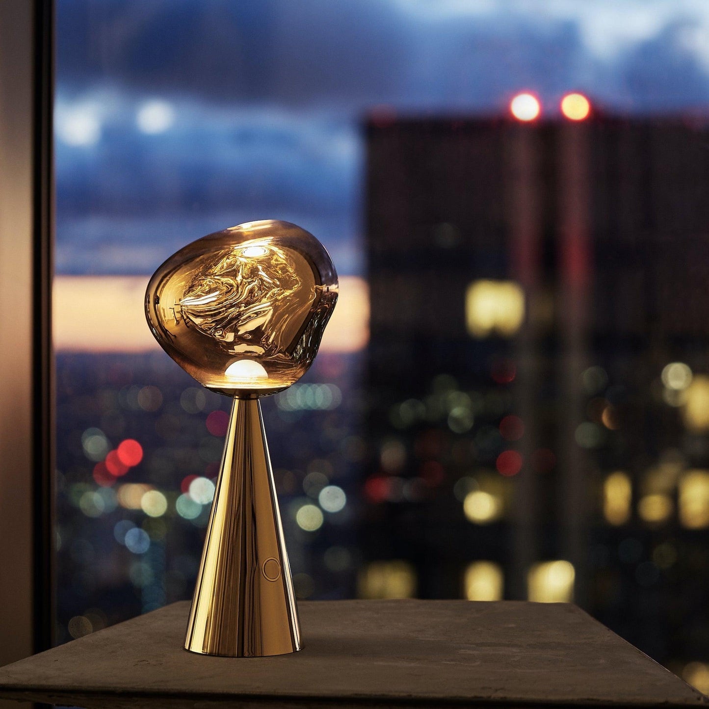 Lampe de table portable Tom Dixon Melt dorée