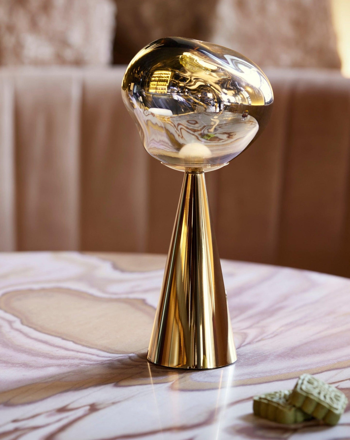 Lampe de table portable Tom Dixon Melt dorée