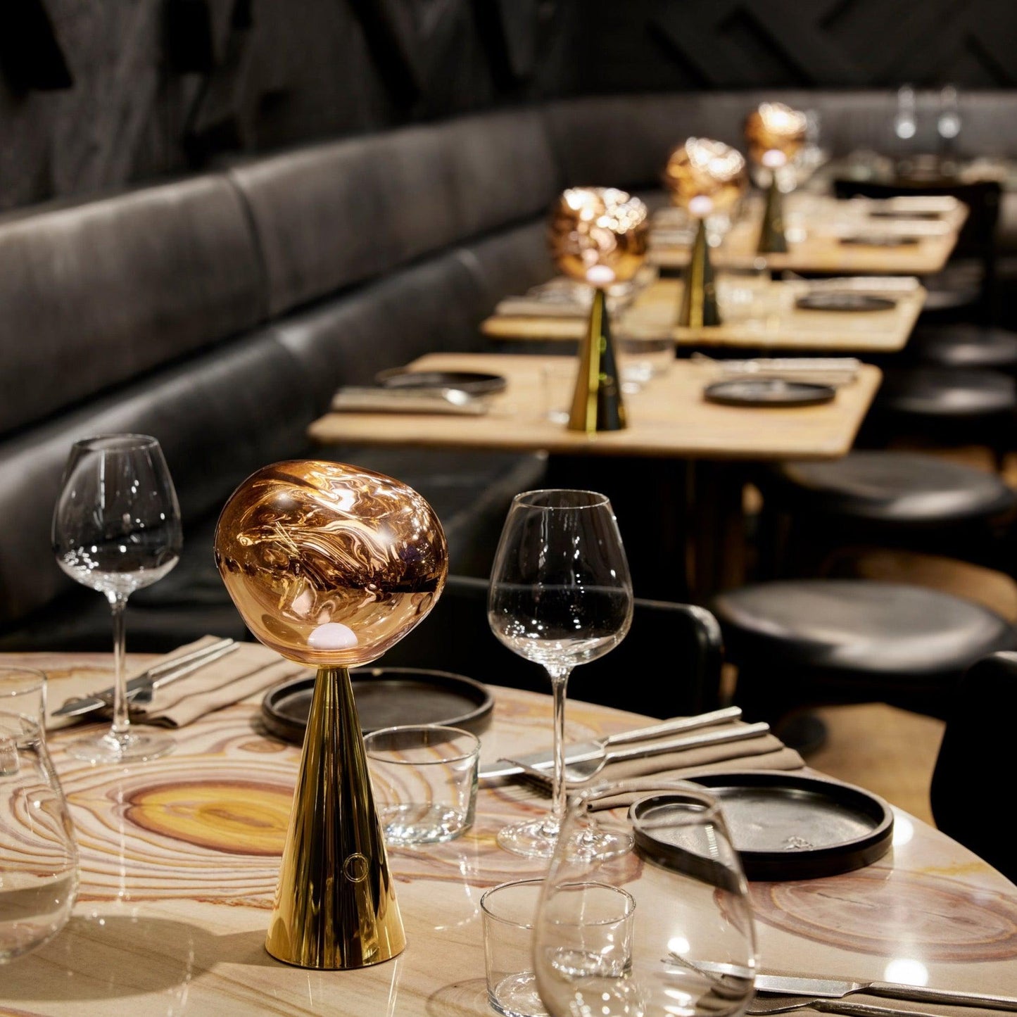 Lampe de table portable Tom Dixon Melt dorée