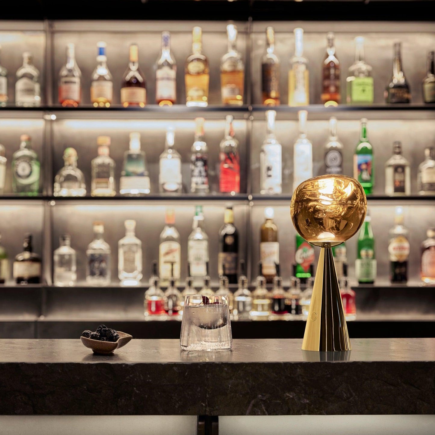 Lampe de table portable Tom Dixon Melt dorée