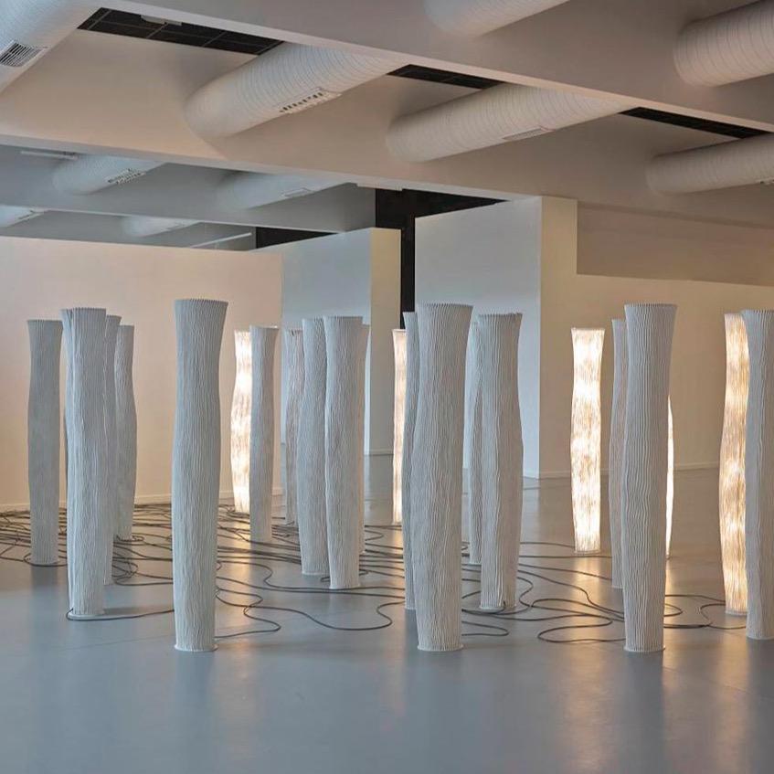 Lampe sur pied Gea à lumière émotionnelle