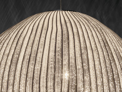 une lumière émotionnelle Onn Large Suspension Light